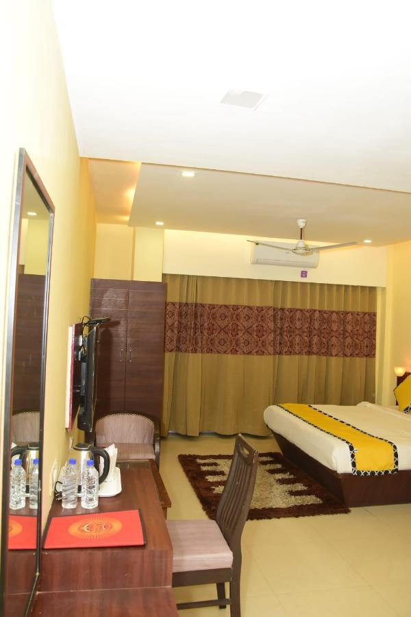Hotel Shiv International Bhachau Exterior foto