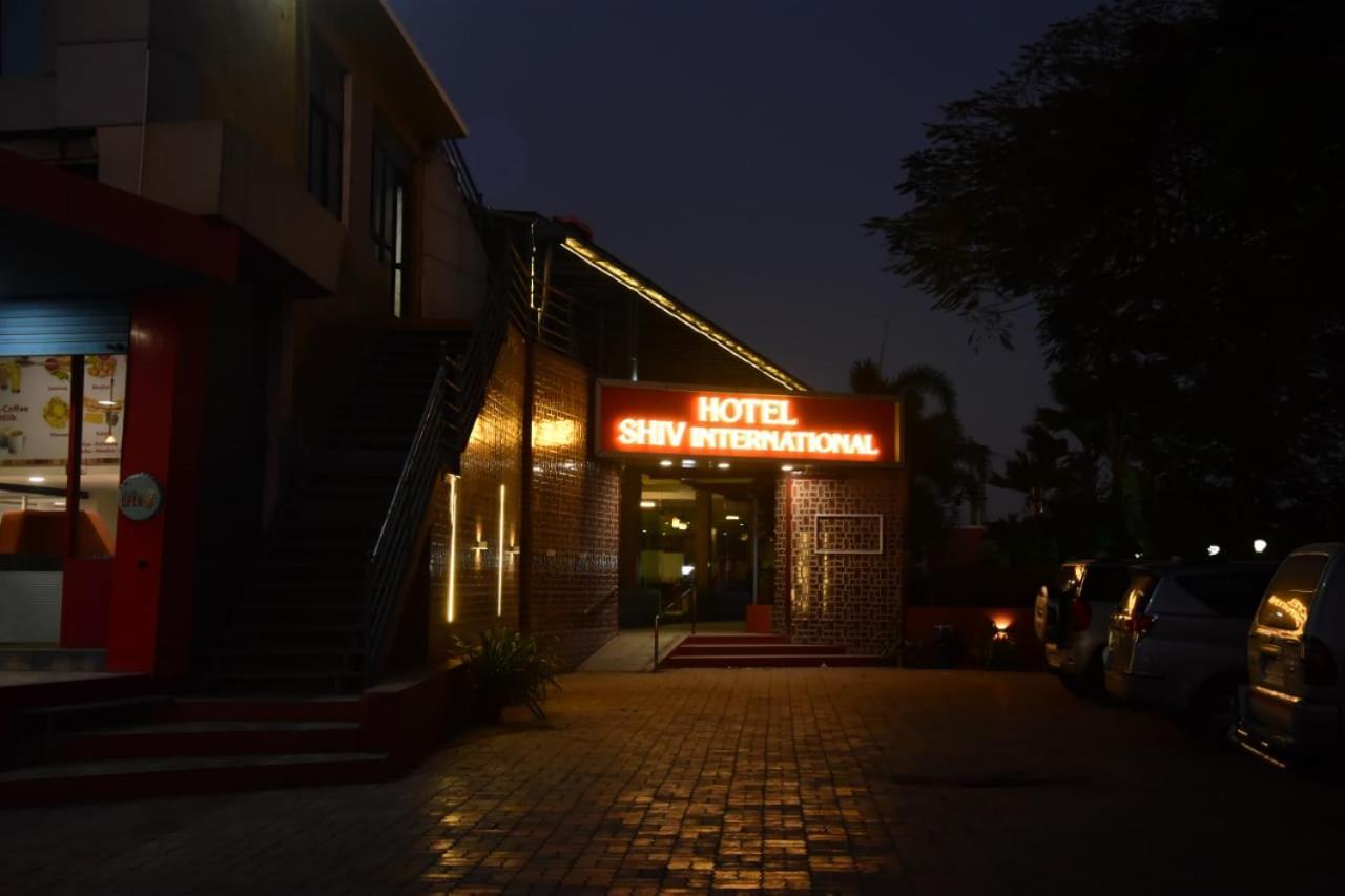 Hotel Shiv International Bhachau Exterior foto