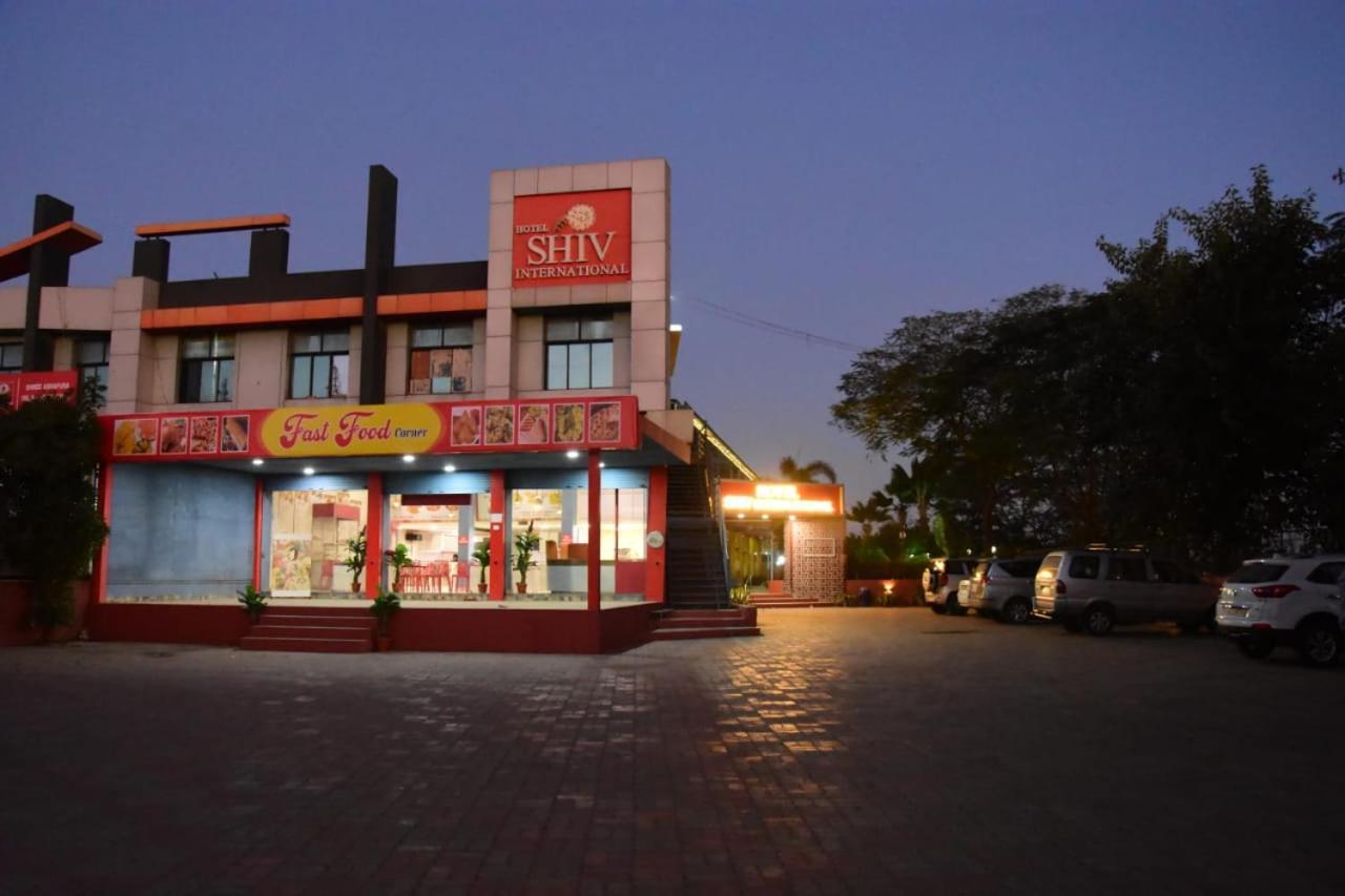 Hotel Shiv International Bhachau Exterior foto