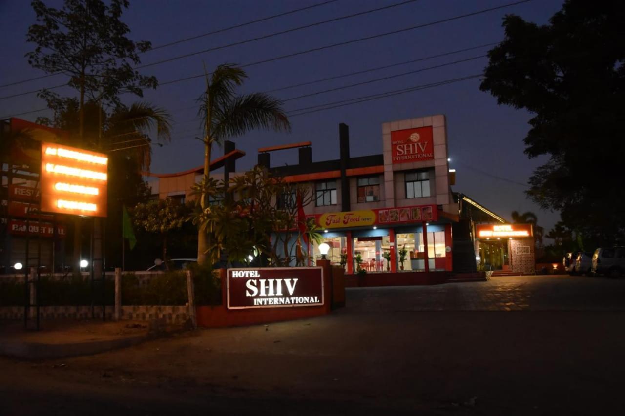 Hotel Shiv International Bhachau Exterior foto